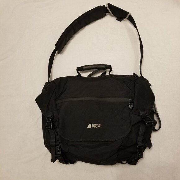 MEC Black Messenger Bag Cross Body Gorpcore Side Bag Laptop Large 17" w/ Pockets - Picture 2 of 14